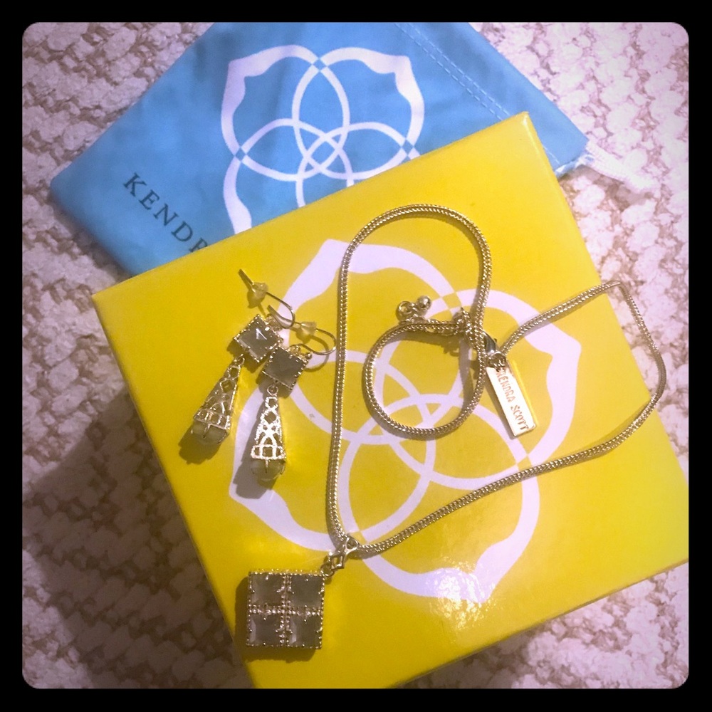 Kendra Scott set. Earrings and necklace.